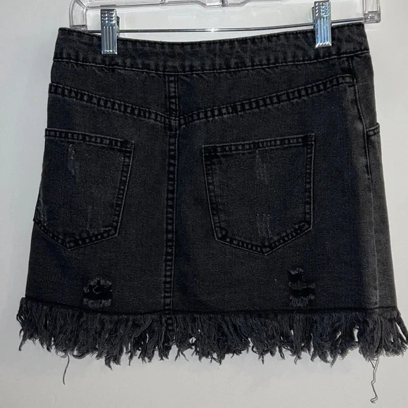 SIGNATURE8 Women’s Black Distressed Raw Hem Denim Mini Skirt Size S - Picture 2 of 3